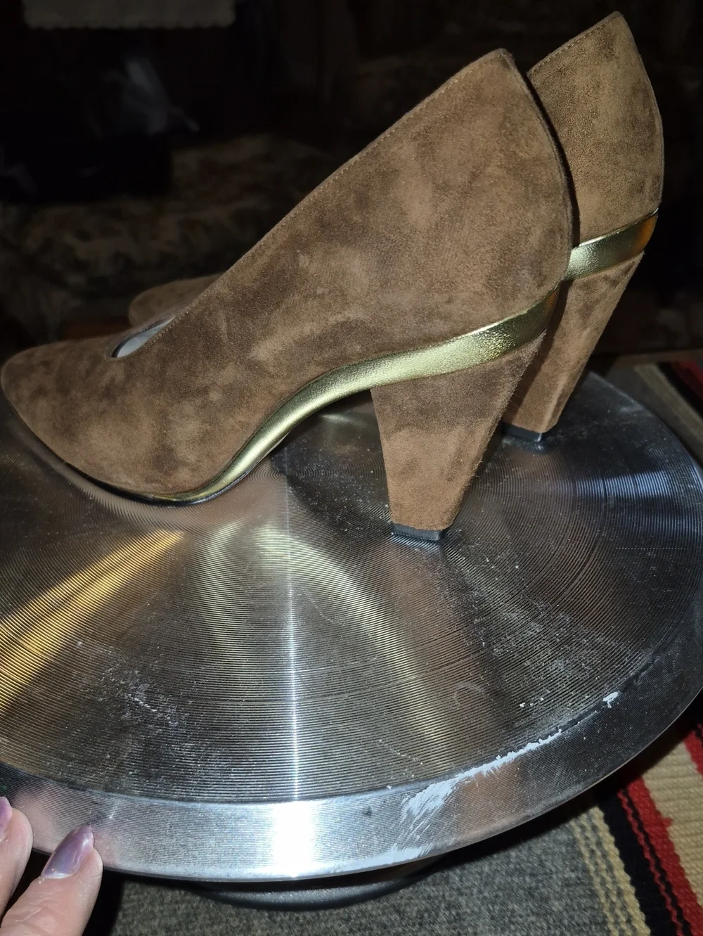 Escada:Made In Italy:Tan Suede/Gold Trim Stunning Italian Leather.Vintage Sz.6AA